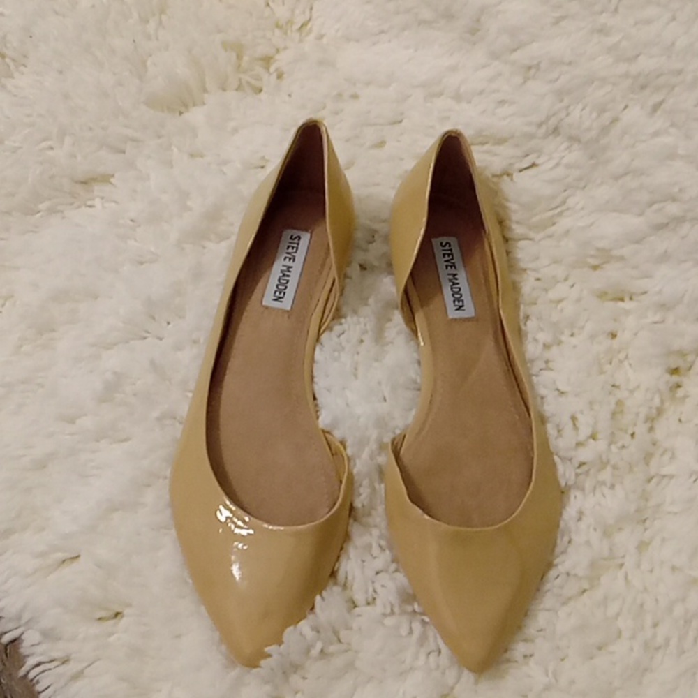 Steve Madden, shiney beige, slip on flat shoes, size 9.5, never worn